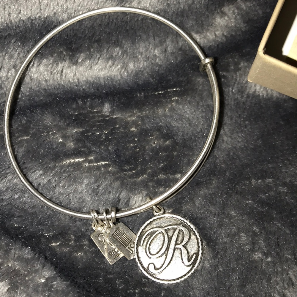 Wind & Fire R Bracelet - Picture 3 of 4